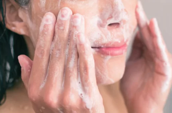 How Does a BHA Exfoliant Work?