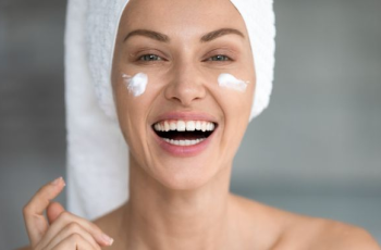 Smart Skincare After Microneedling: Vitamin C Do’s and Don’ts Smart Skincare After Microneedling: Vitamin C Do’s and Don’ts