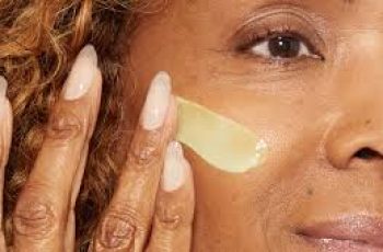 Using Retinol Around the Eyes: A Skincare Guide