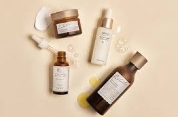 Which Comes First: Serum or Moisturiser? The Definitive Skincare Guide