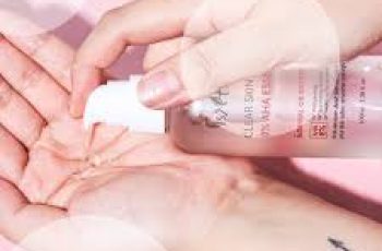 How to Layer BHA and Hyaluronic Acid Effectively and Safely
