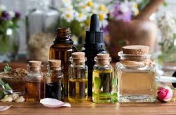 Lavender Oil in Skin Care: Calming Benefits, Risks & How to Use It Safely