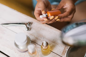 Retinol and Alpha Hydroxy Acids: A Complete Guide to Combining Them