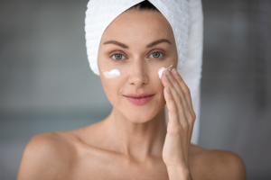 Hydroquinone Review: Dermatologist’s Take on Effectiveness and Safety