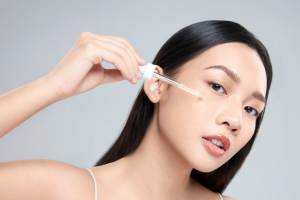 Which Wins at Skin Hydration: Squalane or Hyaluronic Acid?