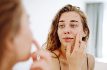 Your Guide to Comedogenic Ingredients and Clear Skin Routine Your Guide to Comedogenic Ingredients and Clear Skin Routine